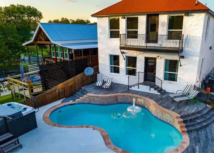 Lakefront Home Insane Views - Pool Spa Gameroom
