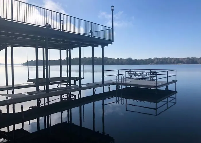 Lumu Lake House