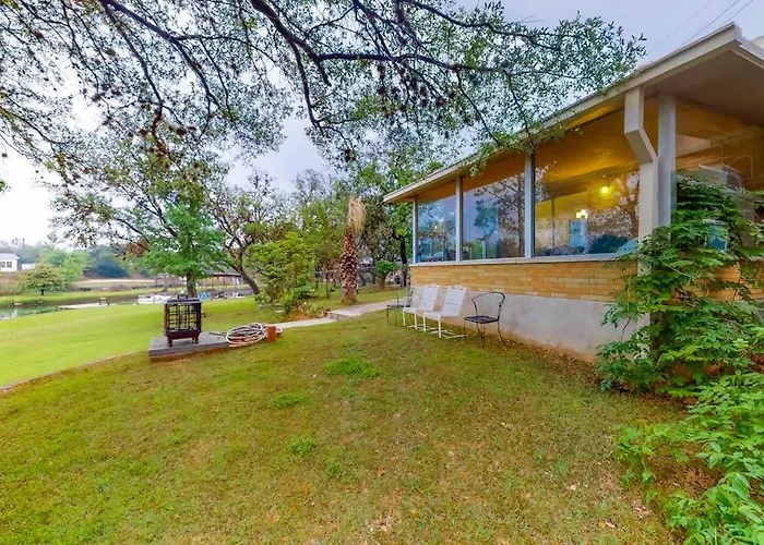 Wonderful Lakefront Home With Yard, Water Views, Central Ac, Wifi, Private W/D